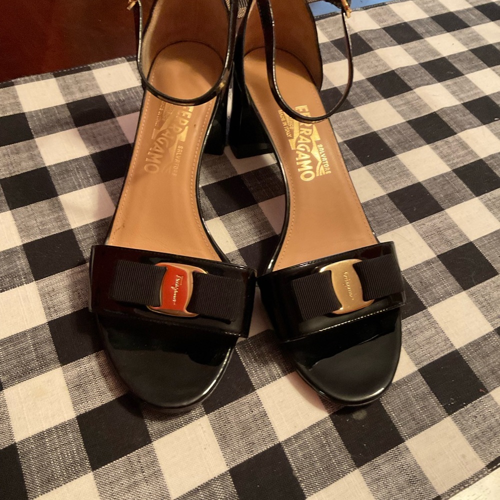 Salvatore Ferragamo Vara Bow Sandal Black 9C